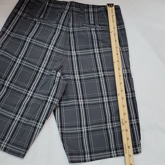 Men's No Boundaries Plaid Shorts - Picture 4 of 7
